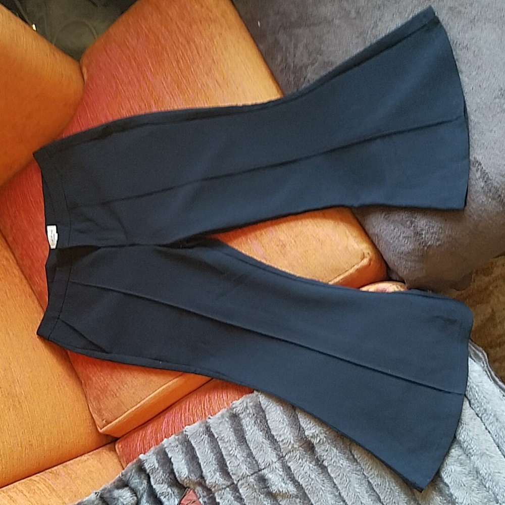 TEA & CUP Cropped Kick Flare Pants